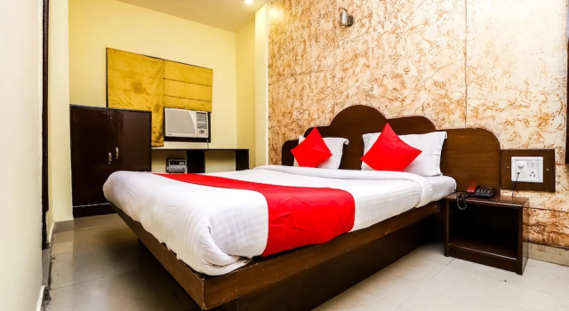 OYO 9448 Hotel Karan Palace, Забронировать Отель Пахар-Ганж Нью-Дели, рядом с Железнодорожный вокзал Нью-Дели