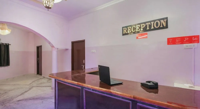 OYO 22085 Raj Banjara White House, Rezerwuj Hotel Banjara Hills 