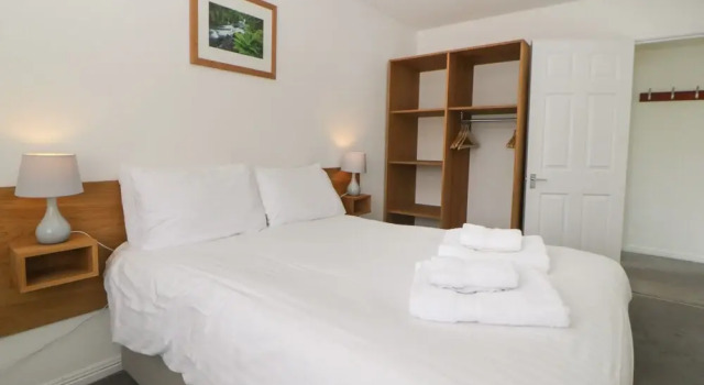 Harcombe House Bungalow 8, Book Hotel Chudleigh Devon