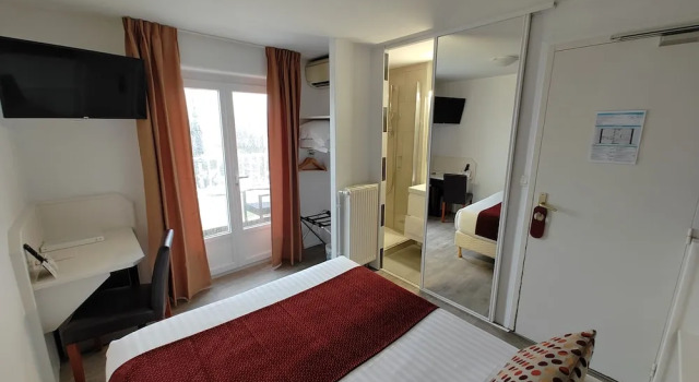 Двухместный номер Economy с балконом и с видом на море Logis Hôtel Les Bleuets