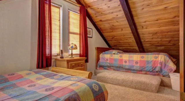RedAwning Old Town Woodside, Забронировать Отель Парк-Сити Deer Valley - The Canyons, рядом с Горнолыжный подъемник First Time Lift