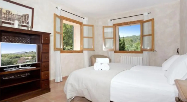 Villa Puigpunyent- Tramuntana, Rezerwuj Willa Hotele w Majorka z parkingiem, Parking