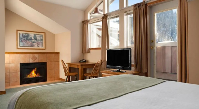 Двухместный номер Standard с видом на горы Sundance Lodge