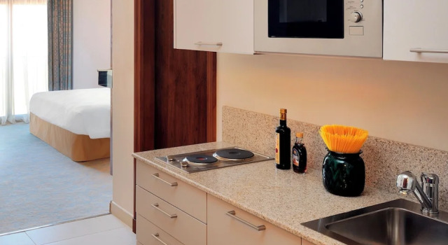 Двухместный полулюкс с видом на море Residence Inn by Marriott Kuwait City