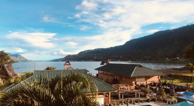 Люкс с видом на озеро Toba Village Inn