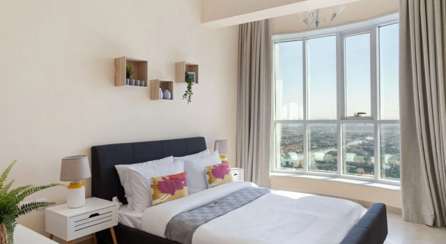 Maison Privee - Brand New Apt w/Lake Walkways, Clse to Beach, Забронировать Апартаменты/квартира Апартаменты Эмирата Дубая, рядом с Dubai Marina Yacht Club, Апартаменты/квартира