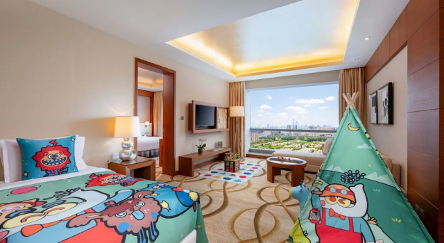 Люкс клубный c 1 комнатой Holiday Inn Shanghai Pudong Kangqiao by IHG