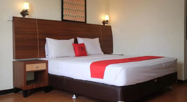 Номер Premium RedDoorz Plus near Senen