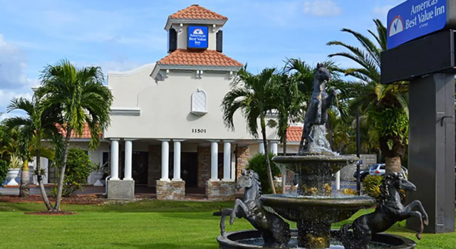 Кровать в общем номере Americas Best Value Inn Fort Myers