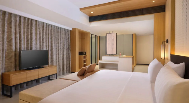 Двухместный номер Premier с видом на озеро Hotel Santika Premiere Bandara - Palembang