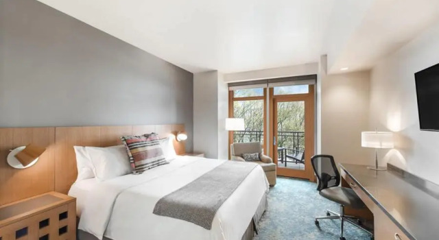 Номер Standard с балконом Cedarbrook Lodge