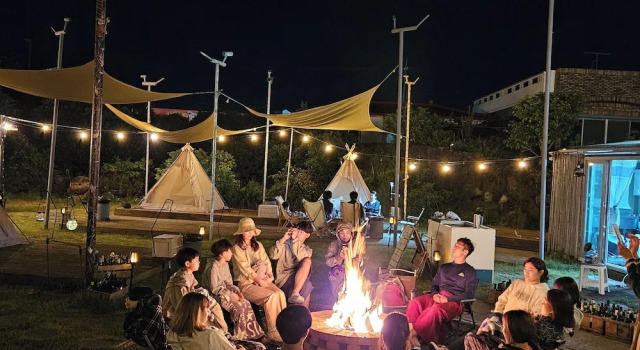 Кровать в общем номере (мужской номер) Jeju EQ Stay Hotel