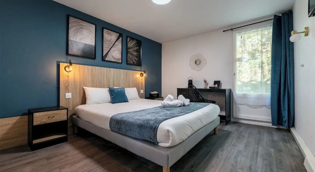 Kyriad Bergerac, Rezerwuj Hotel Hotele w Red Perigord z basenem, Basen