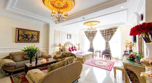 Люкс с балконом и с красивым видом из окна Louis Hotel
