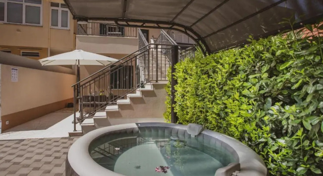Коттедж Luxury Modern House, Just 1 min Walk to the Beach