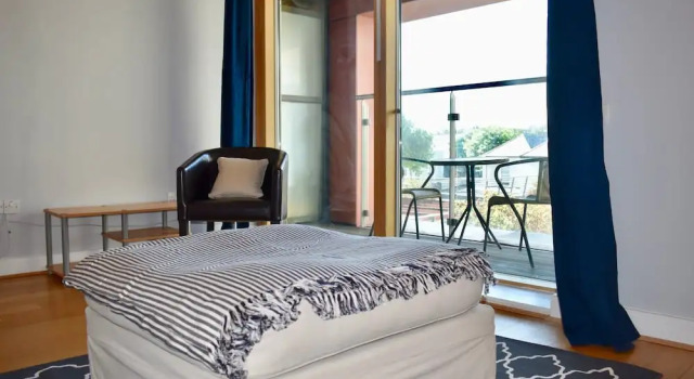 Central 2 Bedroom Flat With Balcony Views, Забронировать Апартаменты/квартира Дублин Каунти Дублин, рядом с The Point Club