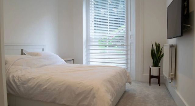 Central and Spacious City of London Apartment, Забронировать Апартаменты/квартира Лондонский Сити Лондон, рядом с Музей Лондона
