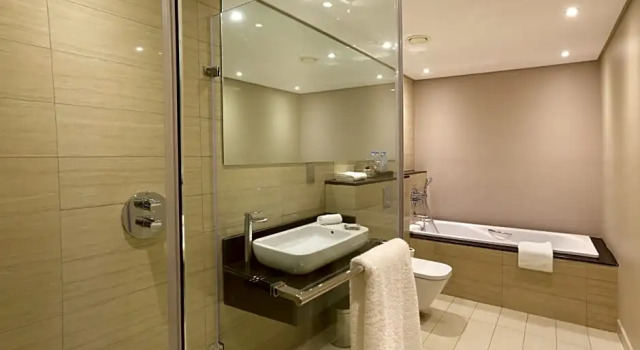 Полулюкс с видом на город Ubumwe Grande Hotel