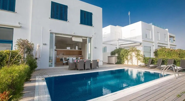 Вилла Villa Fig Tree Bay Frontline,Luxury 4Bdr Sea-Front Protaras Villa With Pool