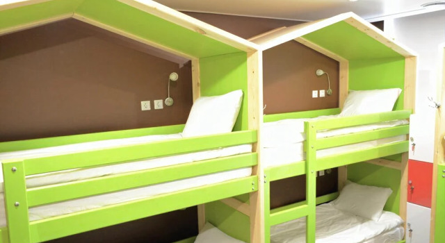 Hostel Countries, Забронировать Хостел Отели Санкт-Петербурга с парковкой, рядом с ТРЦ «Галерея», Парковка