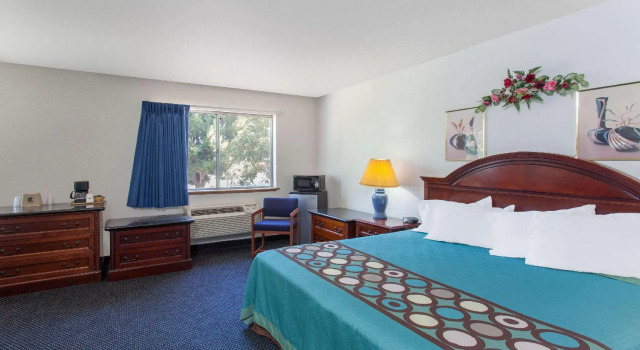 Двухместный номер Standard Super 8 by Wyndham Selma/Fresno Area