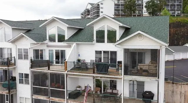 Boat Slip, 3 Pools, Golf, Ozarks Ampitheater, & Amazing Lake Views at Big Niangua