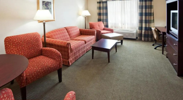Люкс Holiday Inn Express Hotel & Suites Freeport by IHG