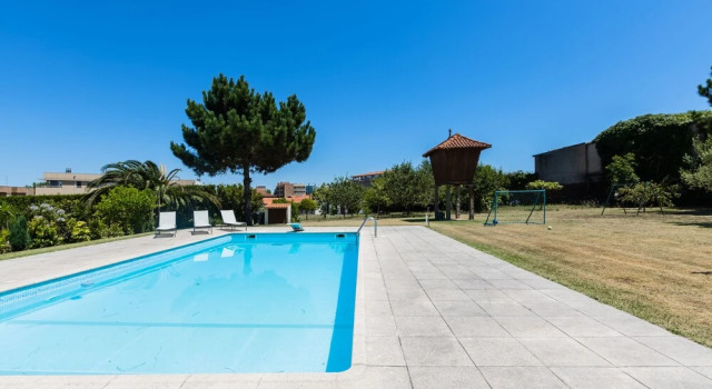 Sunny Country House with Swimming Pool