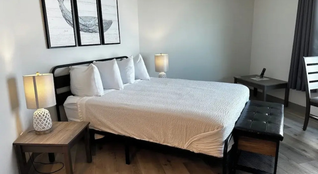 Четырёхместный семейный люкс с видом на океан West Beach Suites