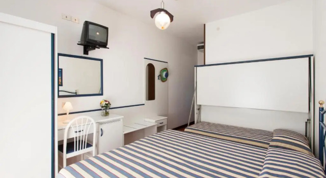 Трёхместный номер Standard Hotel Riviera