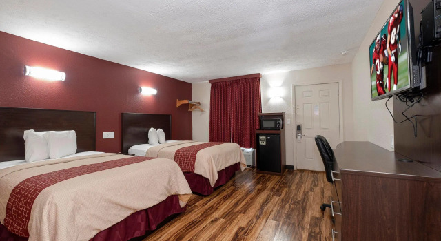 Четырёхместный номер Deluxe Red Roof Inn Starkville - University
