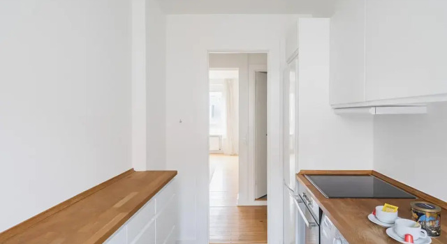 Апартаменты Refurbished 1-bed Close to Metro and Airport