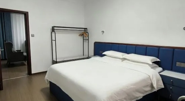 Люкс с 3 комнатами Haojunlin Hotel