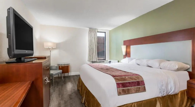 Номер Standard Days Inn & Suites by Wyndham Rocky Mount Golden East
