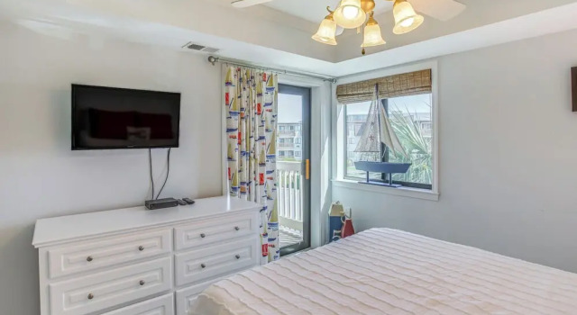 Апартаменты Steps to Sea! Snowbird Gem w/ Pool in Myrtle Beach