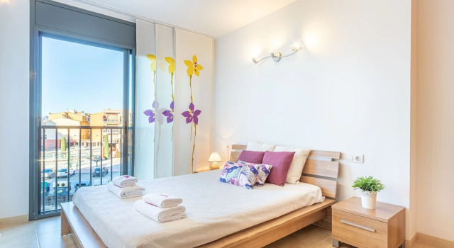 Apartment With 3 Bedrooms, sea Views and Pool