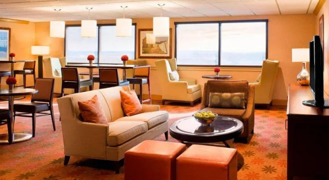 Четырёхместный номер Standard с красивым видом из окна Sheraton Hartford Hotel at Bradley Airport