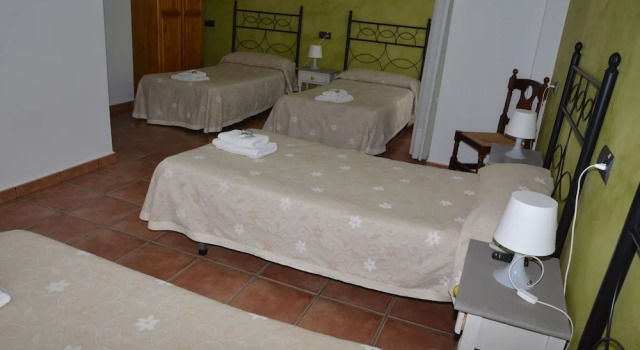 Четырёхместный номер Standard с видом на горы Hotel Restaurante Viñas Viejas