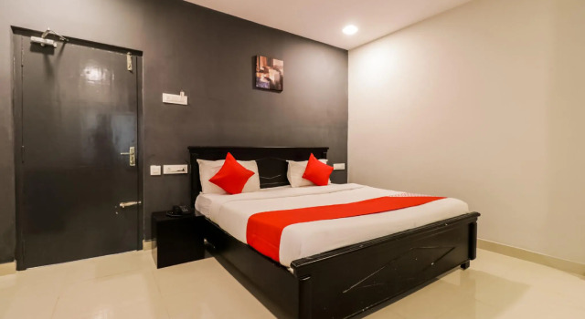 OYO Flagship 22450 Our Palace