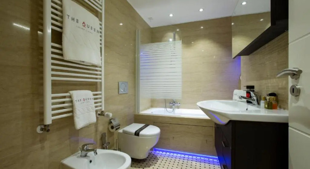 Апартаменты с балконом The Queen Luxury Apartments - Villa Carlotta