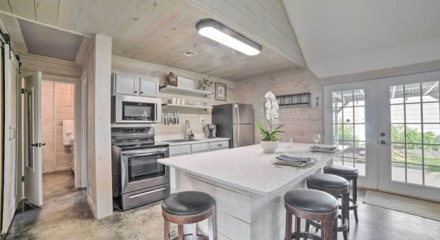 Outdoor Oasis & Grills: Ultimate Rockport Home!