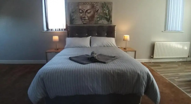 St. James Street Townhouse Belfast, Забронировать Дом для отпуска Виллы Белфаста, рядом с Тюрьма-музей Крамлин-Роуд, Вилла