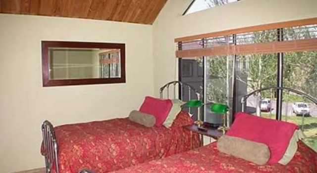 RedAwning Ala Wai Apartment