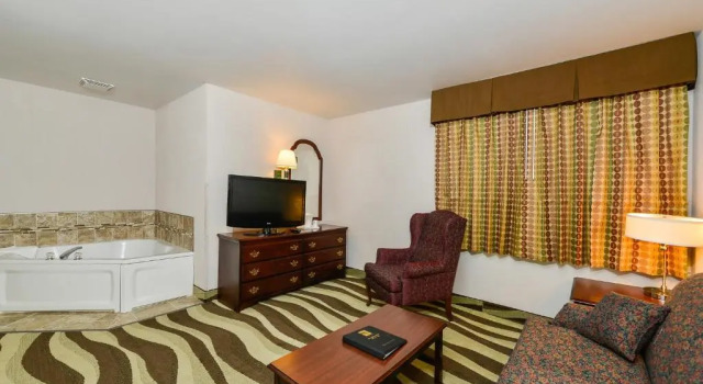 Люкс Quality Inn & Suites Stoughton - Madison South