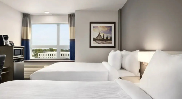 Четырёхместный номер Standard Microtel Inn & Suites by Wyndham Boisbriand