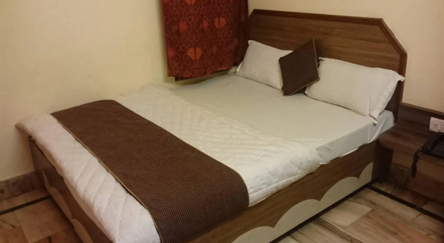 Hotel Aditya Inn, Забронировать Отель СПА-отели Варанаси, рядом с Храм Каши Вишванатх, SPA-услуги