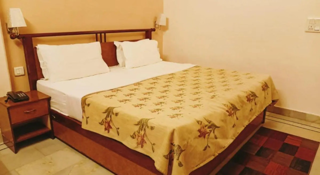 Hotel Corbett Kingdom, Rezerwuj Hotel Hotele w Uttarakhand z basenem, Basen