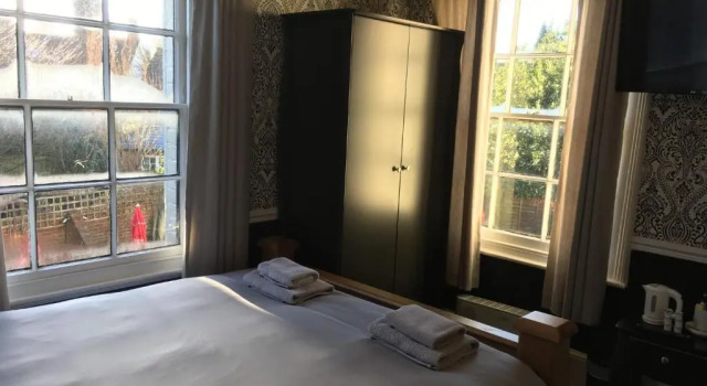 The White Hart pub and rooms, Buchen Sie Hotel Cranleigh Surrey
