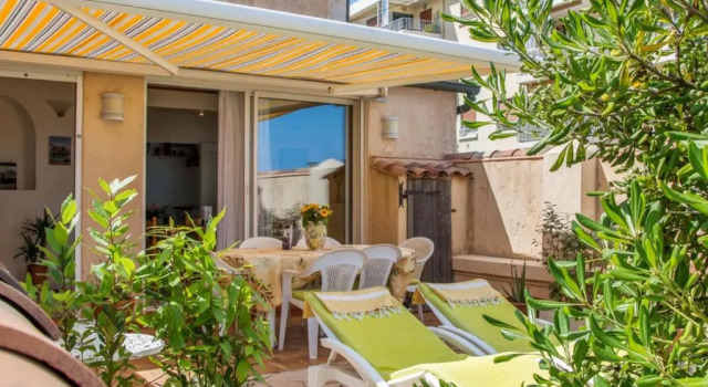 Апартаменты Beautiful 2br with AC and sea-view terrace in La Seyne-sur-Mer Welkeys