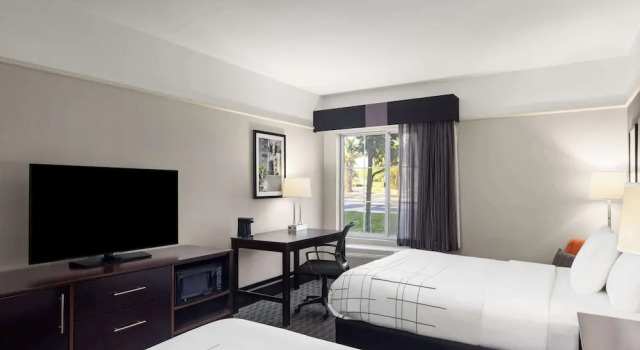 Четырёхместный номер Standard La Quinta by Wyndham Santa Clarita - Valencia